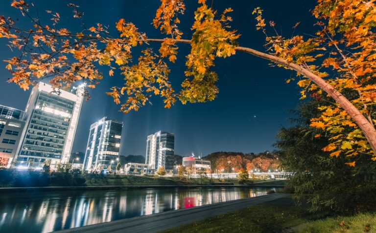 GoVilnius-Autumn-BusinessDistrict-River-GabrielKhiterer